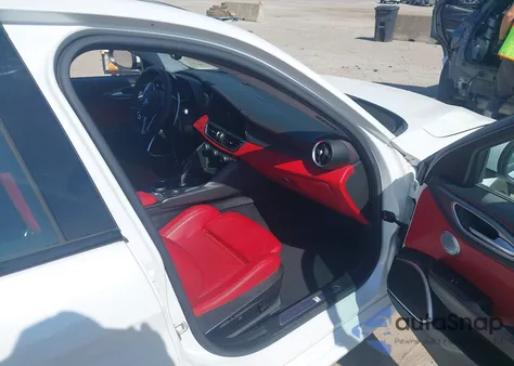 2017 Alfa Romeo Giulia Ti Awd z USA, uszkodzony, nr VIN ZARFAEEN7H7562172